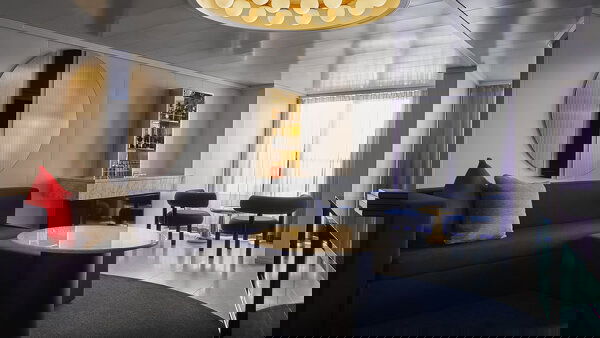 Brilliant Lady Cabin Image