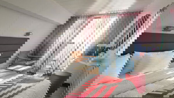 Resilient Lady Cabin Image