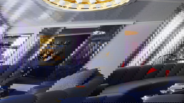 Resilient Lady Cabin Image