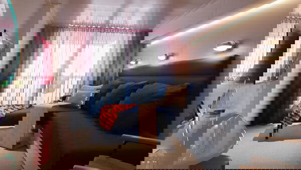 Scarlet Lady Cabin Image