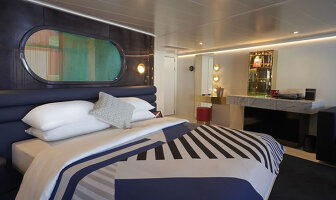 Scarlet Lady Brilliant Suite