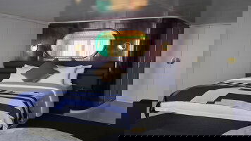 Scarlet Lady Gorgeous Suite