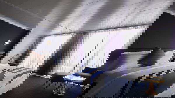 Scarlet Lady Cabin Image