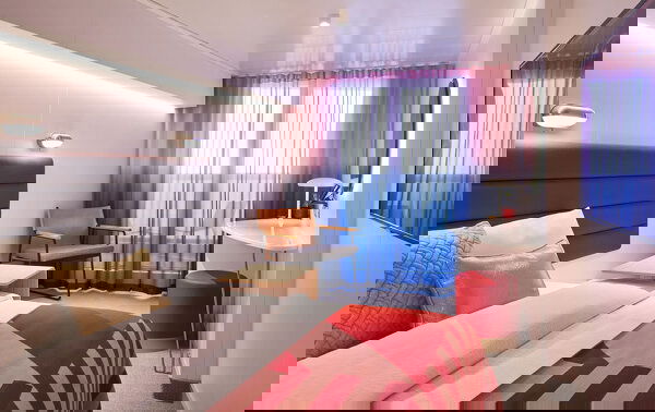 Valiant Lady Cabin Image