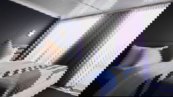 Valiant Lady Cabin Image