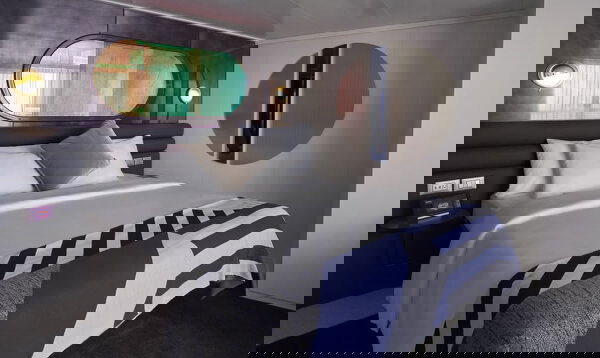 Valiant Lady Cabin Image