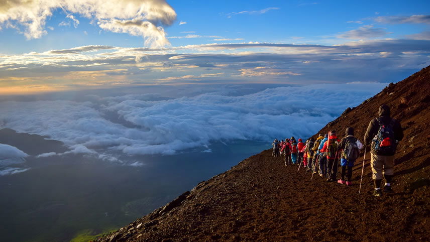 5 Uniquely Japanese Experiences to have at the Summit of Mt Fuji
