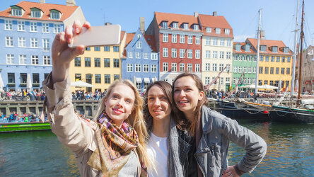 17 Day Get Social: Northern & Eastern Europe Highlights (Topdeck)